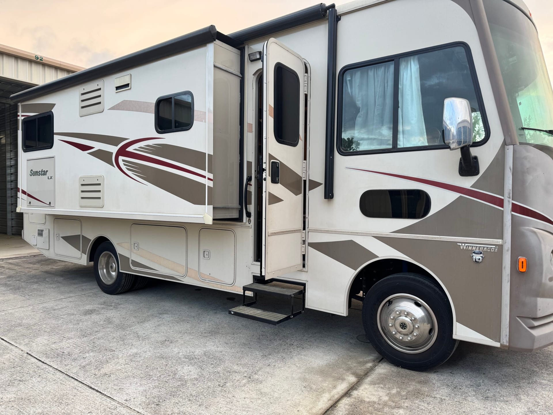 Winnebago Sunstar HAL1790